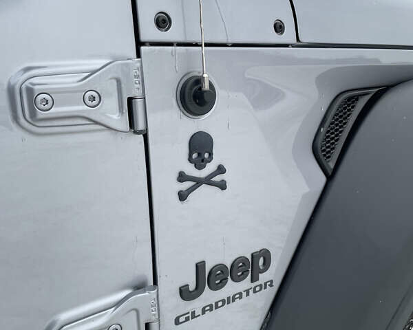 Сірий Джип Gladiator, об'ємом двигуна 3.6 л та пробігом 100 тис. км за 32990 $, фото 14 на Automoto.ua