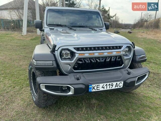 Серый Джип Gladiator, объемом двигателя 3.6 л и пробегом 56 тыс. км за 34600 $, фото 1 на Automoto.ua