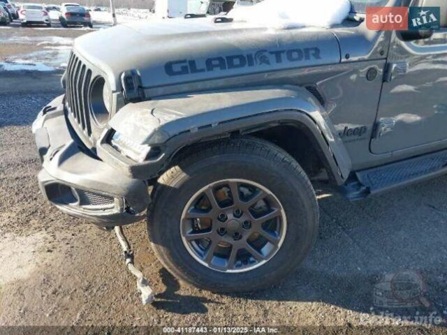 Серый Джип Gladiator, объемом двигателя 3.6 л и пробегом 94 тыс. км за 12500 $, фото 2 на Automoto.ua