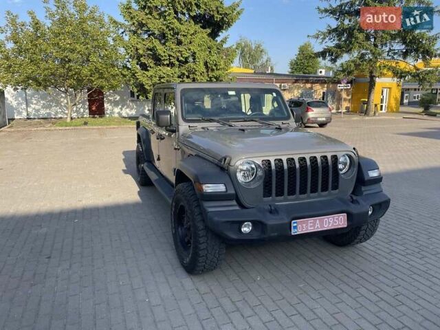 Серый Джип Gladiator, объемом двигателя 3.6 л и пробегом 98 тыс. км за 37000 $, фото 5 на Automoto.ua