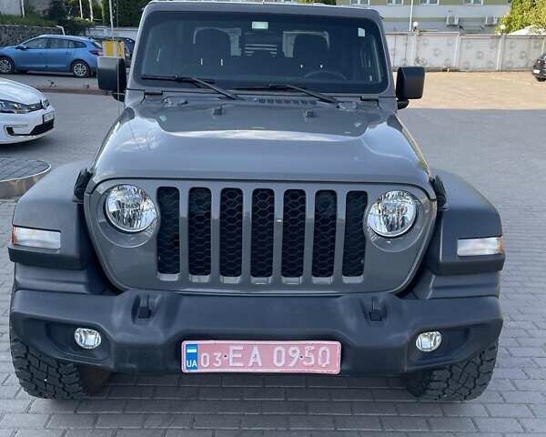 Серый Джип Gladiator, объемом двигателя 3.6 л и пробегом 98 тыс. км за 37000 $, фото 3 на Automoto.ua