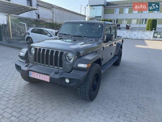 Серый Джип Gladiator, объемом двигателя 3.6 л и пробегом 98 тыс. км за 37000 $, фото 1 на Automoto.ua