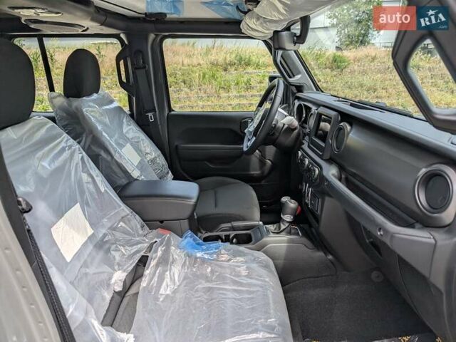 Серый Джип Gladiator, объемом двигателя 3.6 л и пробегом 1 тыс. км за 57900 $, фото 58 на Automoto.ua