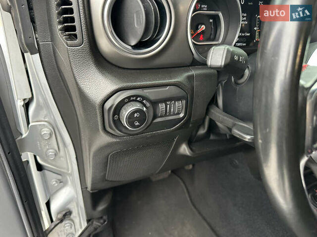 Сірий Джип Gladiator, об'ємом двигуна 3.6 л та пробігом 73 тис. км за 41500 $, фото 6 на Automoto.ua