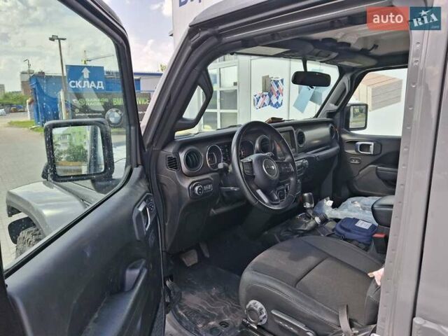 Сірий Джип Gladiator, об'ємом двигуна 3.6 л та пробігом 70 тис. км за 36500 $, фото 8 на Automoto.ua