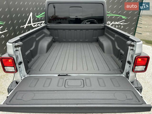 Сірий Джип Gladiator, об'ємом двигуна 3.6 л та пробігом 73 тис. км за 41500 $, фото 35 на Automoto.ua