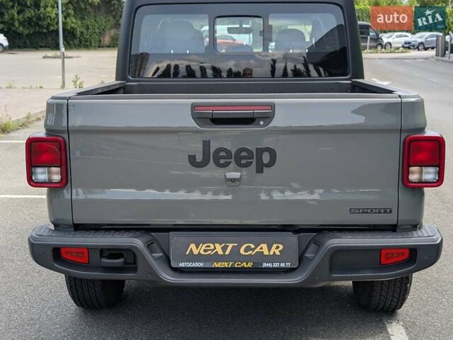 Серый Джип Gladiator, объемом двигателя 3.6 л и пробегом 1 тыс. км за 57900 $, фото 9 на Automoto.ua