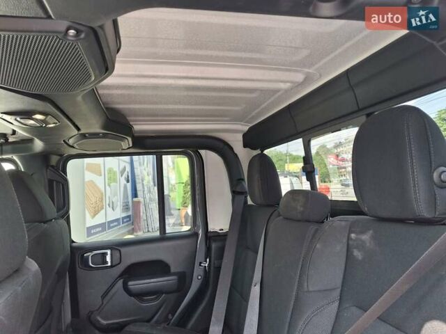 Сірий Джип Gladiator, об'ємом двигуна 3.6 л та пробігом 70 тис. км за 36500 $, фото 9 на Automoto.ua