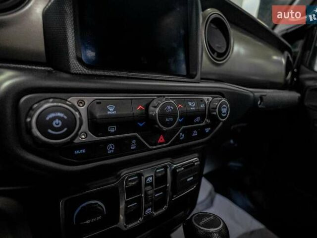 Зеленый Джип Gladiator, объемом двигателя 3 л и пробегом 66 тыс. км за 53000 $, фото 12 на Automoto.ua