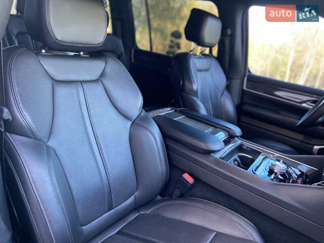 Джип Wagoneer 2021 в Киеве на Automoto.ua Белый Джип Wagoneer, объемом двигателя 5.65 л и пробегом 52 тыс. км за 61999 $, фото 26 на Automoto.ua