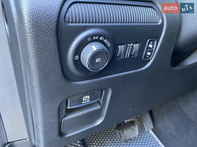 Джип Wagoneer 2021 в Киеве на Automoto.ua Белый Джип Wagoneer, объемом двигателя 5.65 л и пробегом 52 тыс. км за 61999 $, фото 13 на Automoto.ua