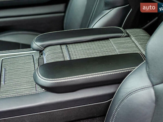 Джип Wagoneer 2021 в Киеве на Automoto.ua Черный Джип Wagoneer, объемом двигателя 5.65 л и пробегом 27 тыс. км за 64500 $, фото 31 на Automoto.ua