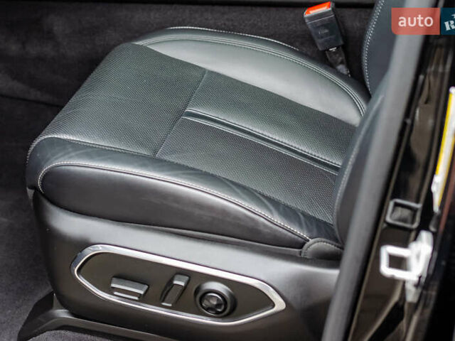 Джип Wagoneer 2021 в Киеве на Automoto.ua Черный Джип Wagoneer, объемом двигателя 5.65 л и пробегом 27 тыс. км за 64500 $, фото 30 на Automoto.ua