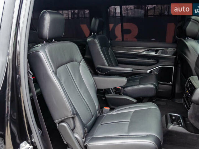 Джип Wagoneer 2021 в Киеве на Automoto.ua Черный Джип Wagoneer, объемом двигателя 5.65 л и пробегом 27 тыс. км за 64500 $, фото 35 на Automoto.ua