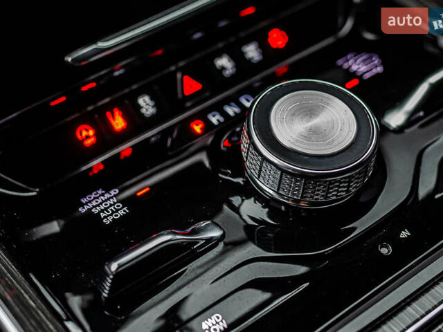 Джип Wagoneer 2021 в Киеве на Automoto.ua Черный Джип Wagoneer, объемом двигателя 5.65 л и пробегом 27 тыс. км за 64500 $, фото 25 на Automoto.ua