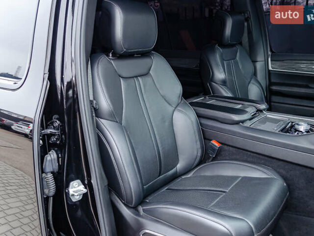 Джип Wagoneer 2021 в Киеве на Automoto.ua Черный Джип Wagoneer, объемом двигателя 5.65 л и пробегом 27 тыс. км за 64500 $, фото 32 на Automoto.ua