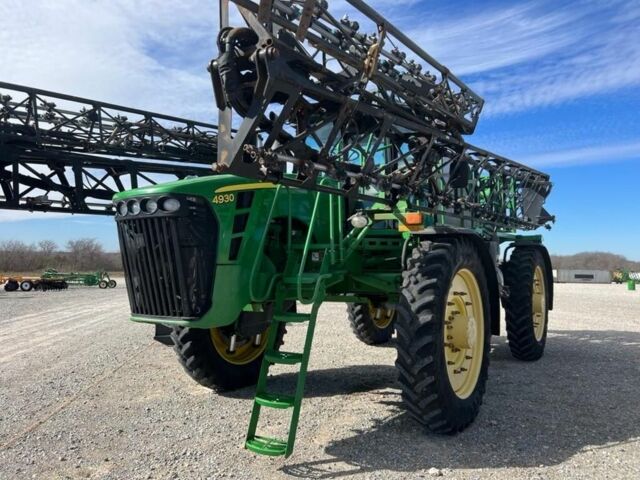 Джон Дір 4930 2011 у Хмельницькому на Automoto.ua Зелений Джон Дір 4930, об'ємом двигуна 9 л та пробігом 8 тис. км за 120000 $, фото 3 на Automoto.ua