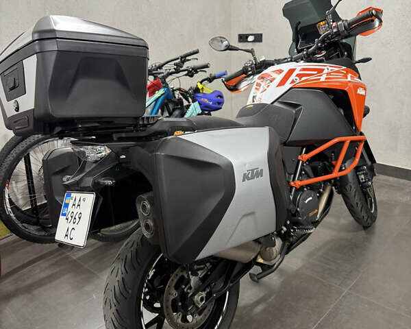 КТМ 1290 Super Adventure 2017 у Буче на Automoto.ua Помаранчевий КТМ 1290 Super Adventure, об'ємом двигуна 1.3 л та пробігом 48 тис. км за 12900 $, фото 15 на Automoto.ua