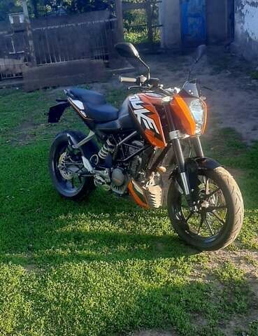 КТМ 200 2012 в Белой Церкве на Automoto.ua Красный КТМ 200, объемом двигателя 0.2 л и пробегом 4 тыс. км за 2700 $, фото 3 на Automoto.ua