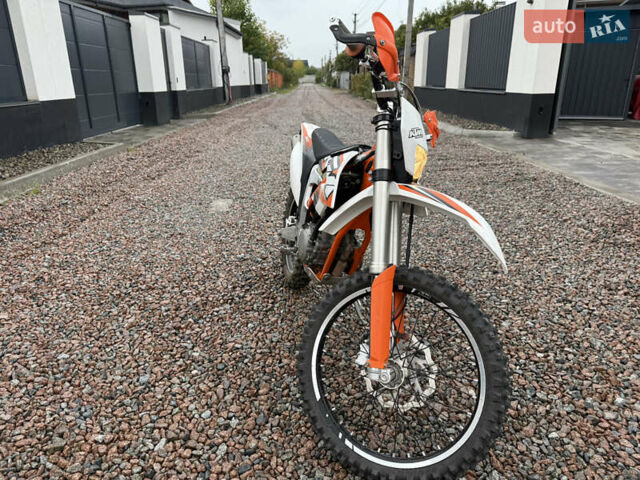 КТМ 350 EXC-F 2012 у Києві на Automoto.ua Помаранчевий КТМ 350 EXC-F, об'ємом двигуна 0.35 л та пробігом 3 тис. км за 4200 $, фото 7 на Automoto.ua
