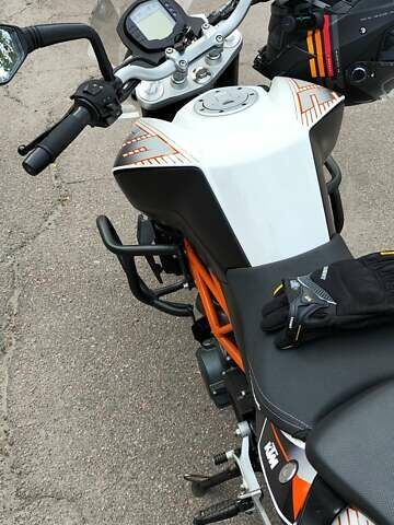 КТМ 390 Duke 2016 у Черкасах на Automoto.ua Білий КТМ 390 Duke, об'ємом двигуна 0.39 л та пробігом 15 тис. км за 3800 $, фото 1 на Automoto.ua