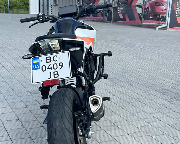 Белый КТМ 390 Duke, объемом двигателя 0.39 л и пробегом 4 тыс. км за 5200 $, фото 1 на Automoto.ua