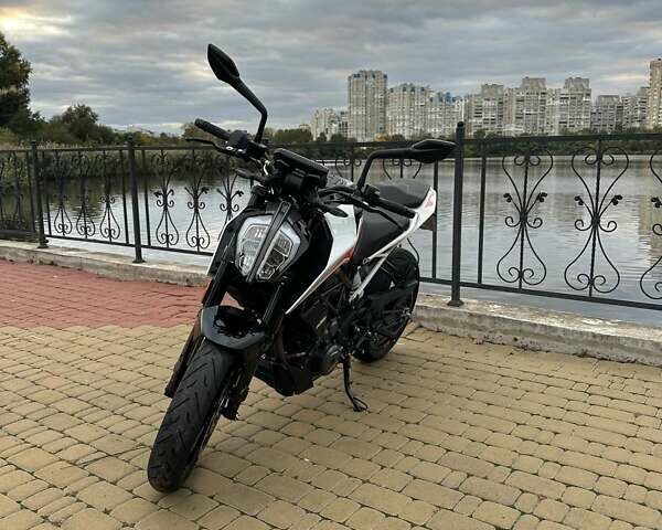 Білий КТМ 390 Duke, об'ємом двигуна 0.4 л та пробігом 1 тис. км за 5500 $, фото 1 на Automoto.ua