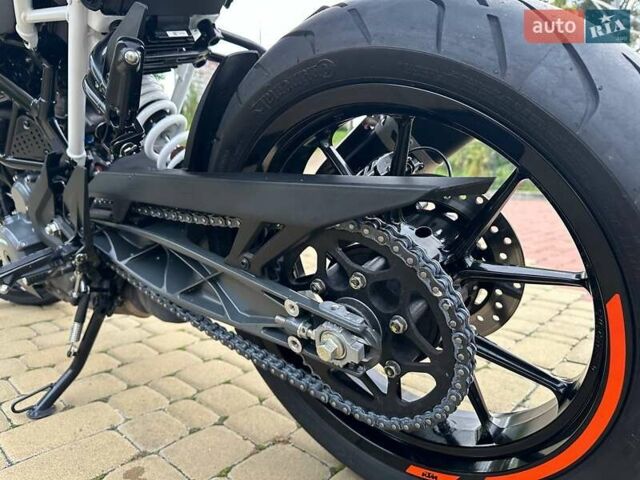 Білий КТМ 390 Duke, об'ємом двигуна 0.4 л та пробігом 1 тис. км за 5500 $, фото 13 на Automoto.ua