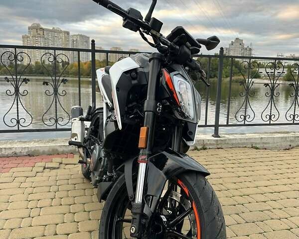 Білий КТМ 390 Duke, об'ємом двигуна 0.4 л та пробігом 1 тис. км за 5500 $, фото 4 на Automoto.ua