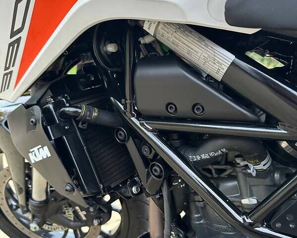 Білий КТМ 390 Duke, об'ємом двигуна 0.4 л та пробігом 1 тис. км за 5500 $, фото 11 на Automoto.ua