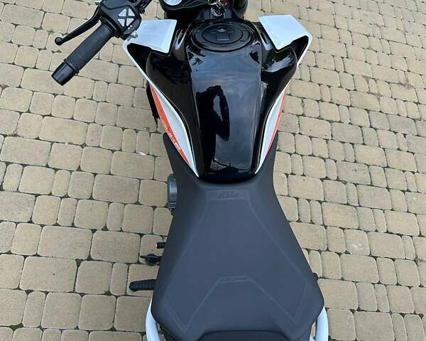 Білий КТМ 390 Duke, об'ємом двигуна 0.4 л та пробігом 1 тис. км за 5500 $, фото 17 на Automoto.ua