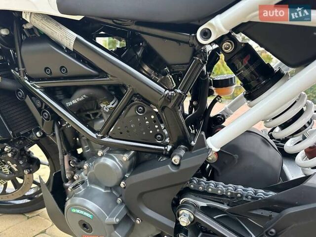 Білий КТМ 390 Duke, об'ємом двигуна 0.4 л та пробігом 1 тис. км за 5500 $, фото 12 на Automoto.ua