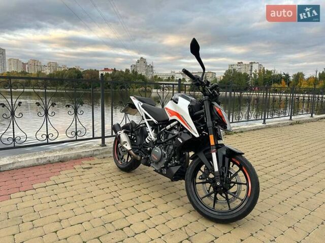 Білий КТМ 390 Duke, об'ємом двигуна 0.4 л та пробігом 1 тис. км за 5500 $, фото 3 на Automoto.ua