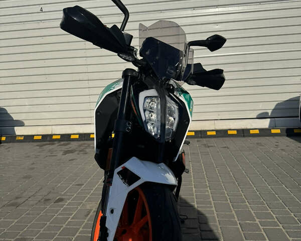 Белый КТМ 390 Duke, объемом двигателя 0.37 л и пробегом 3 тыс. км за 5400 $, фото 7 на Automoto.ua