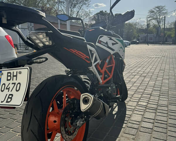 Белый КТМ 390 Duke, объемом двигателя 0.37 л и пробегом 3 тыс. км за 5400 $, фото 3 на Automoto.ua