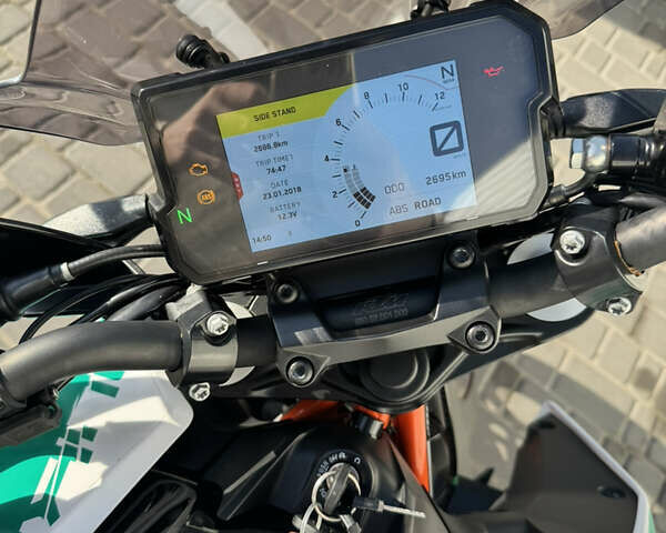 Белый КТМ 390 Duke, объемом двигателя 0.37 л и пробегом 3 тыс. км за 5400 $, фото 8 на Automoto.ua