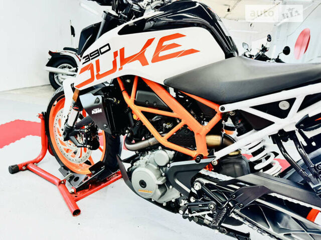 Белый КТМ 390 Duke, объемом двигателя 0.4 л и пробегом 8 тыс. км за 5200 $, фото 21 на Automoto.ua