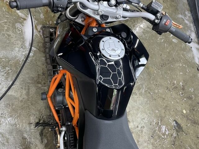 КТМ 390 Duke, объемом двигателя 0.37 л и пробегом 0 тыс. км за 1999 $, фото 5 на Automoto.ua