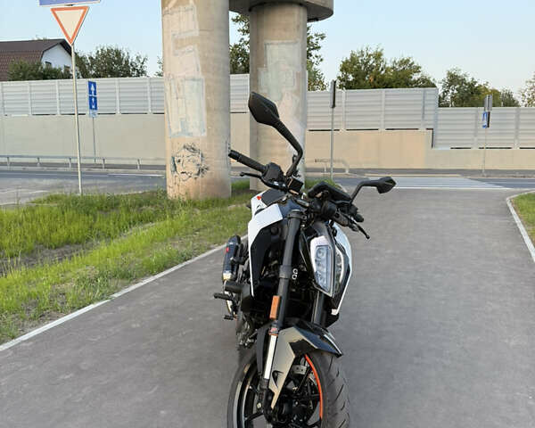 КТМ 390 Duke, объемом двигателя 0.39 л и пробегом 4 тыс. км за 5800 $, фото 1 на Automoto.ua