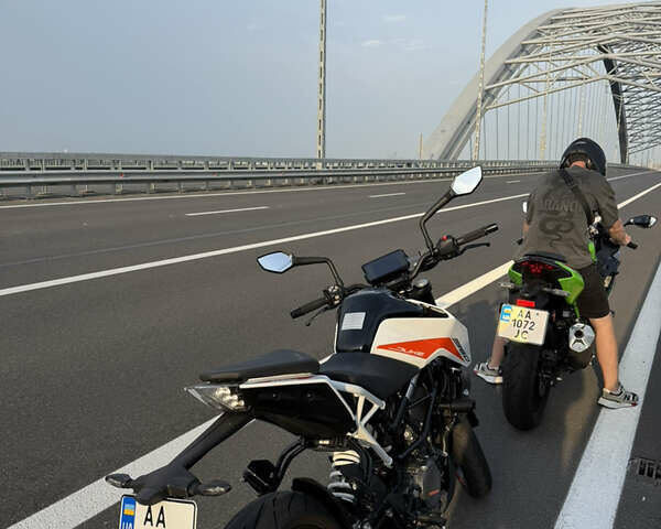 КТМ 390 Duke, объемом двигателя 0.39 л и пробегом 4 тыс. км за 5800 $, фото 9 на Automoto.ua