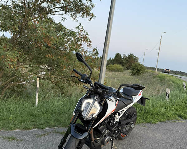 КТМ 390 Duke, объемом двигателя 0.39 л и пробегом 4 тыс. км за 5800 $, фото 2 на Automoto.ua