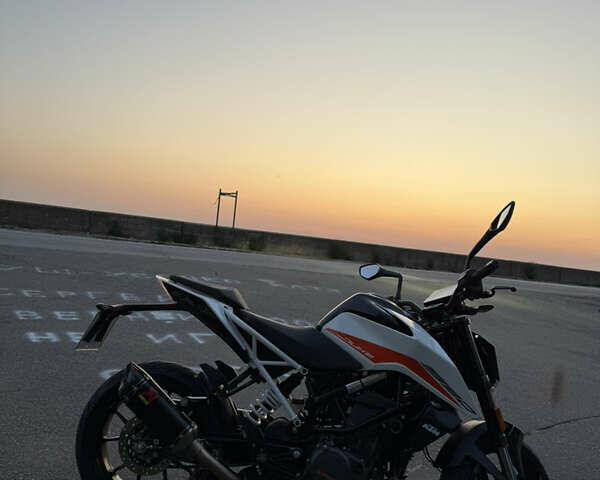КТМ 390 Duke, объемом двигателя 0.39 л и пробегом 4 тыс. км за 5800 $, фото 3 на Automoto.ua