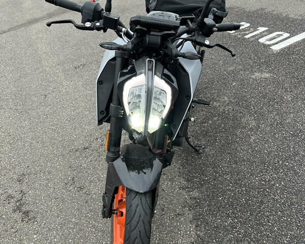 Серый КТМ 390 Duke, объемом двигателя 0.37 л и пробегом 18 тыс. км за 4500 $, фото 4 на Automoto.ua