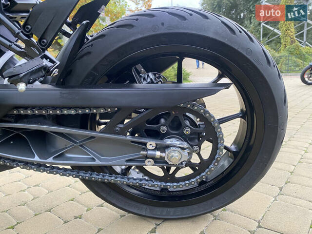 КТМ 390 Duke 2023 в Киеве на Automoto.ua Серый КТМ 390 Duke, объемом двигателя 0.4 л и пробегом 3 тыс. км за 5350 $, фото 6 на Automoto.ua