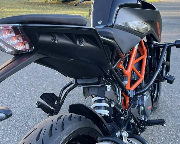 КТМ 390 Duke 2023 в Киеве на Automoto.ua Серый КТМ 390 Duke, объемом двигателя 0.37 л и пробегом 9 тыс. км за 5200 $, фото 13 на Automoto.ua