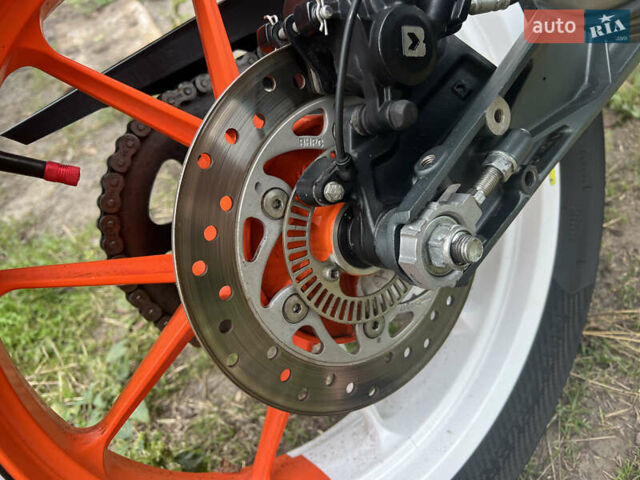 Помаранчевий КТМ 390 Duke, об'ємом двигуна 0.37 л та пробігом 26 тис. км за 4600 $, фото 10 на Automoto.ua