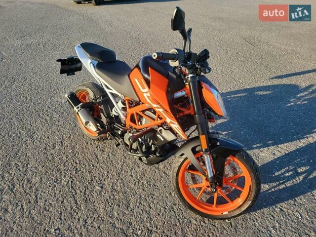 Оранжевый КТМ 390 Duke, объемом двигателя 0.39 л и пробегом 4 тыс. км за 4999 $, фото 2 на Automoto.ua