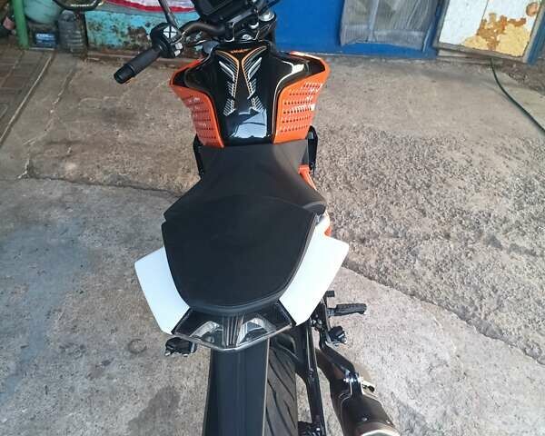 КТМ 390 Duke 2021 у Черкасах на Automoto.ua Помаранчевий КТМ 390 Duke, об'ємом двигуна 0 л та пробігом 10 тис. км за 5200 $, фото 4 на Automoto.ua