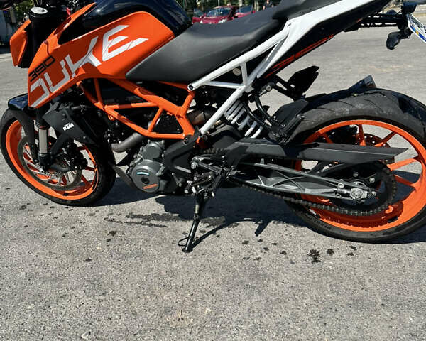 Оранжевый КТМ 390 Duke, объемом двигателя 0.39 л и пробегом 13 тыс. км за 4000 $, фото 1 на Automoto.ua