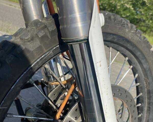 Белый КТМ 640, объемом двигателя 0.62 л и пробегом 82 тыс. км за 4300 $, фото 2 на Automoto.ua